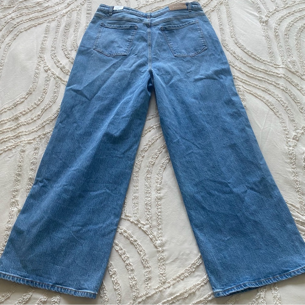 Classic High-Waist Women's Blue Jeans - Picture 4 of 9